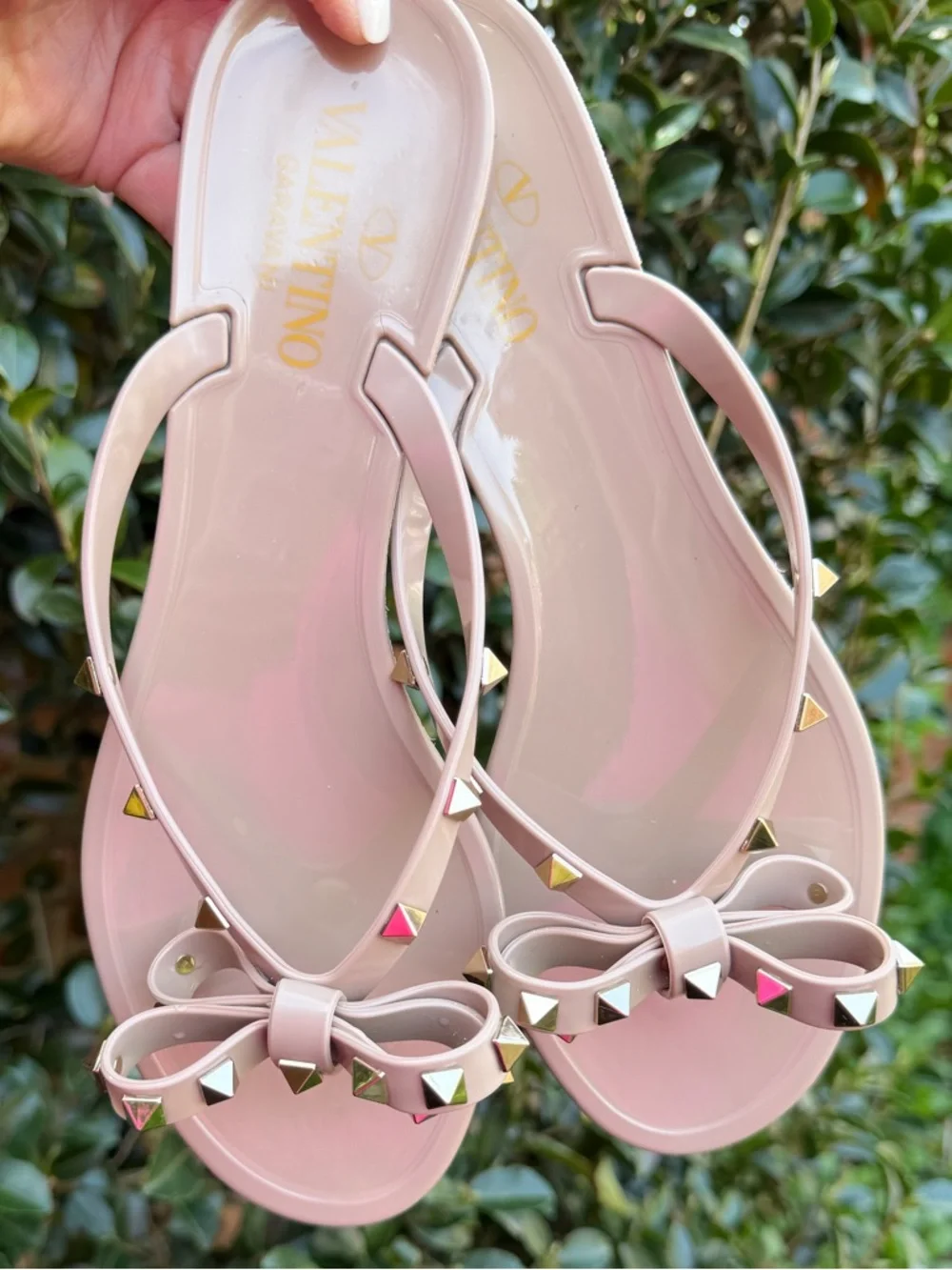 Valentino Garavani Rockstud PVC Jelly Thong Sandals Poudre EU 40 Like New Box - Picture 6 of 15